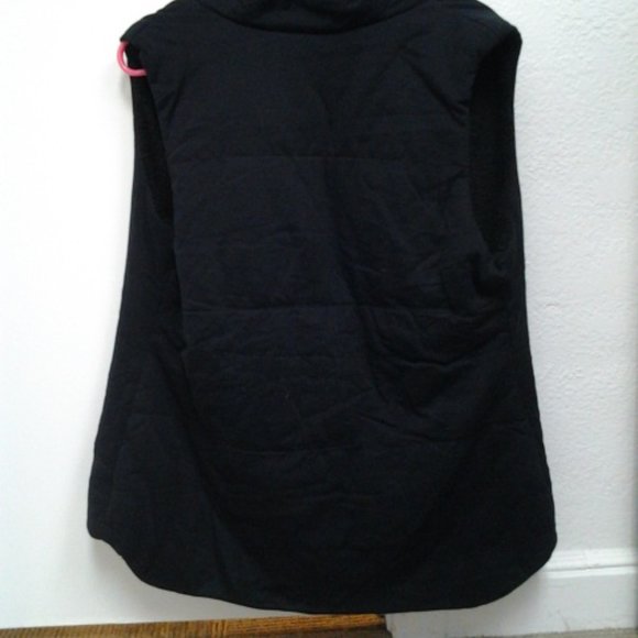 UGG Bexley Shearling Vest - Picture 2 of 10